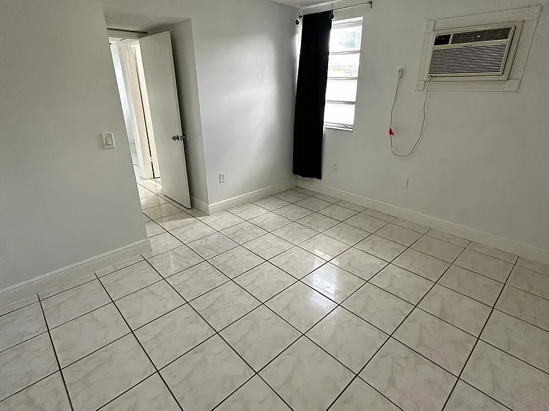 217 E 10th St #2 — Photo 8