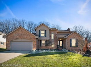 635 Ten Point Dr, Rochester Hills, MI 48309