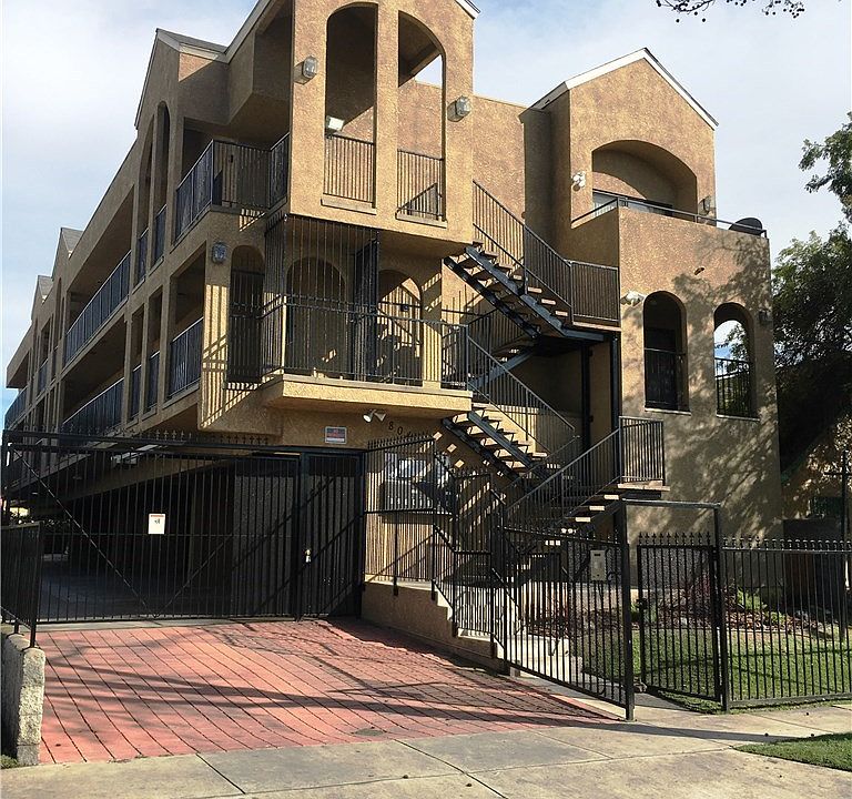 1st image of 804 Larch St