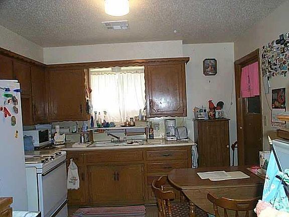 4th image of 804 NW 9th St #Townhouse