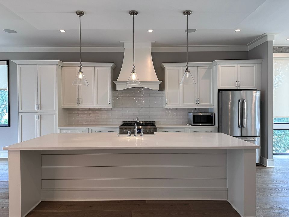 Gourmet Kitchen with big quartz Island