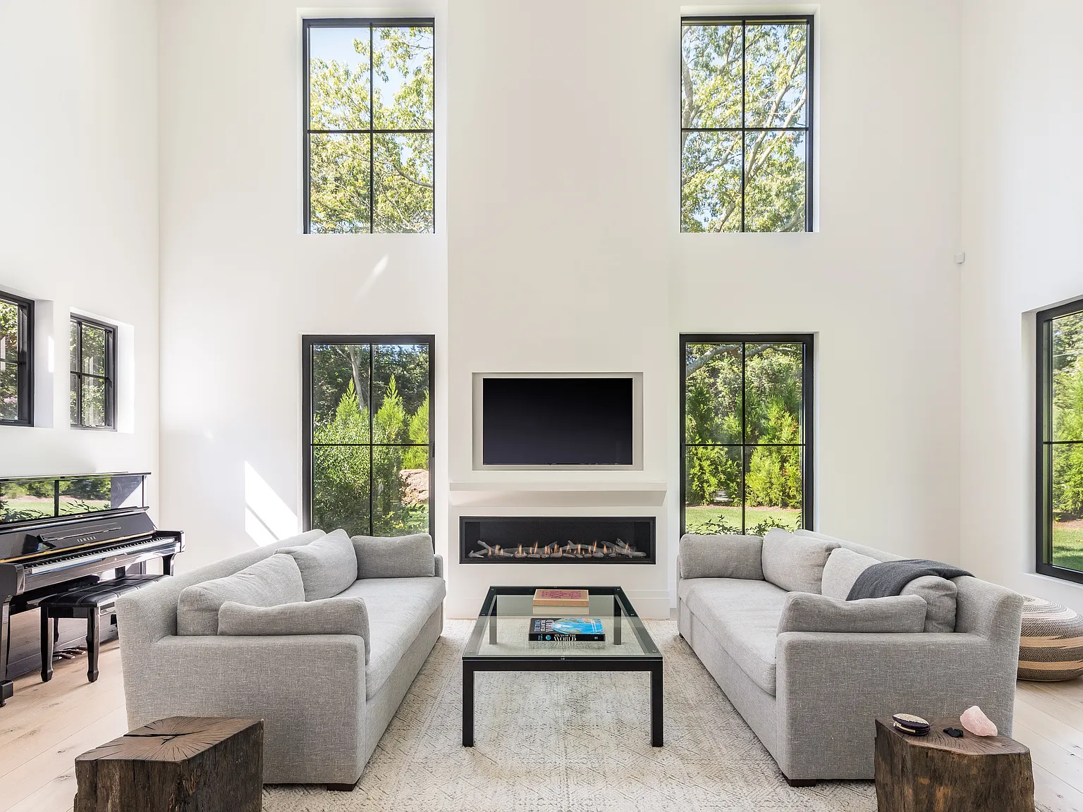 New 5 Bedroom Modern Farmhouse in Private Beach Community — Photo 4