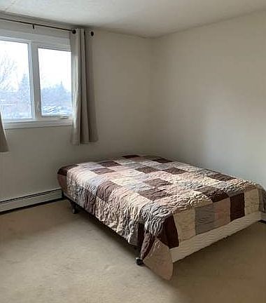 5th image of 23 Centennial St