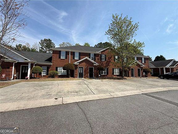 2nd image of 716 Manor Way