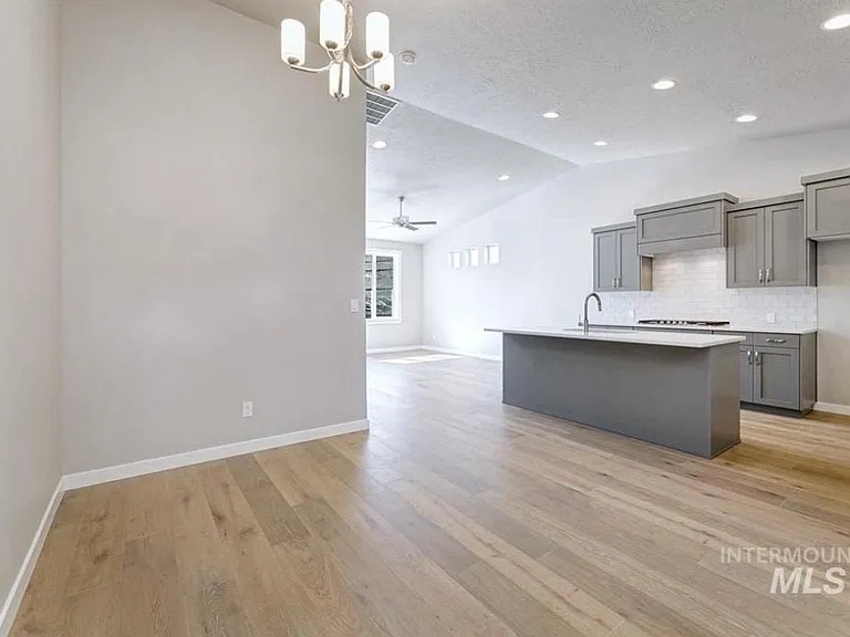 2255 E Mendota Dr — Photo 4