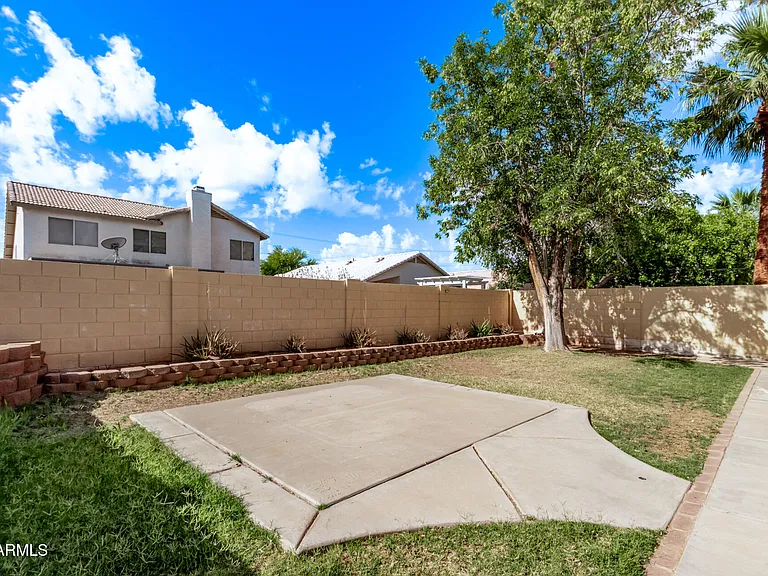 1077 W Laurel Ave — Photo 26