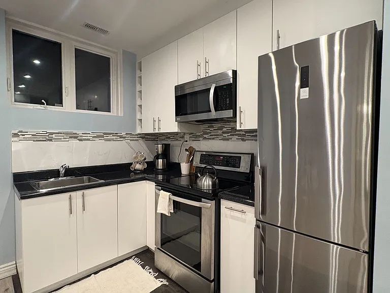 1166 Glengrove Ave W #2 — Photo 8