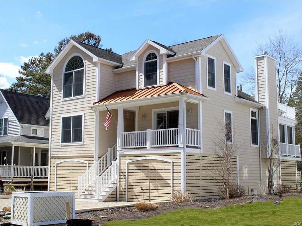 1st image of 667 Evans Ave