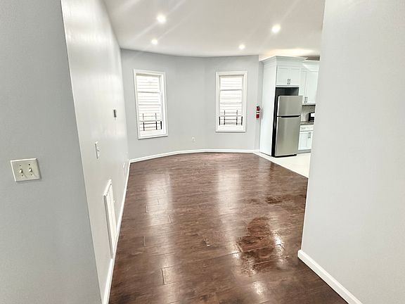 2nd image of 159 Steuben St