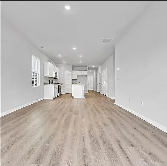 583 Harrison Mill St — Photo 5