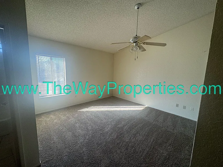 10660 Cottonwood Ave — Photo 4