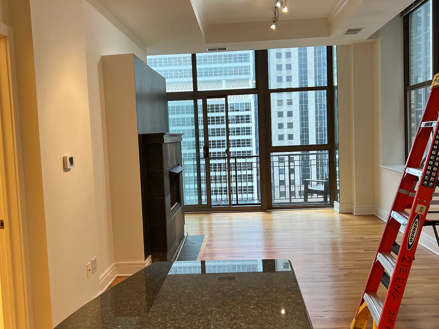 212 W Washington St — Photo 4