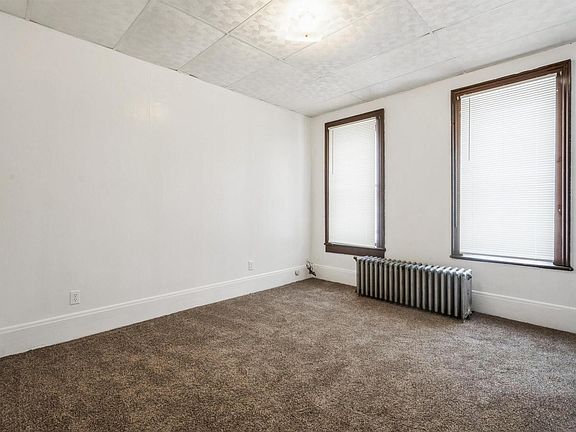 3rd image of 557 6th Ave S