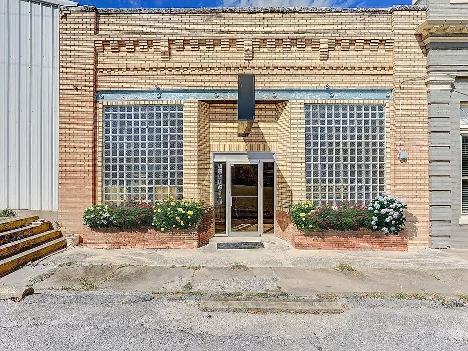 1900 Historic Storefront! Flexible Commercial/Residential or Shared Collective Potential