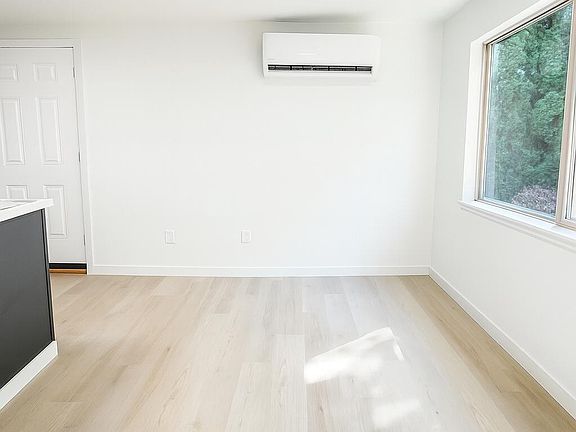 3rd image of 114 West Blvd S