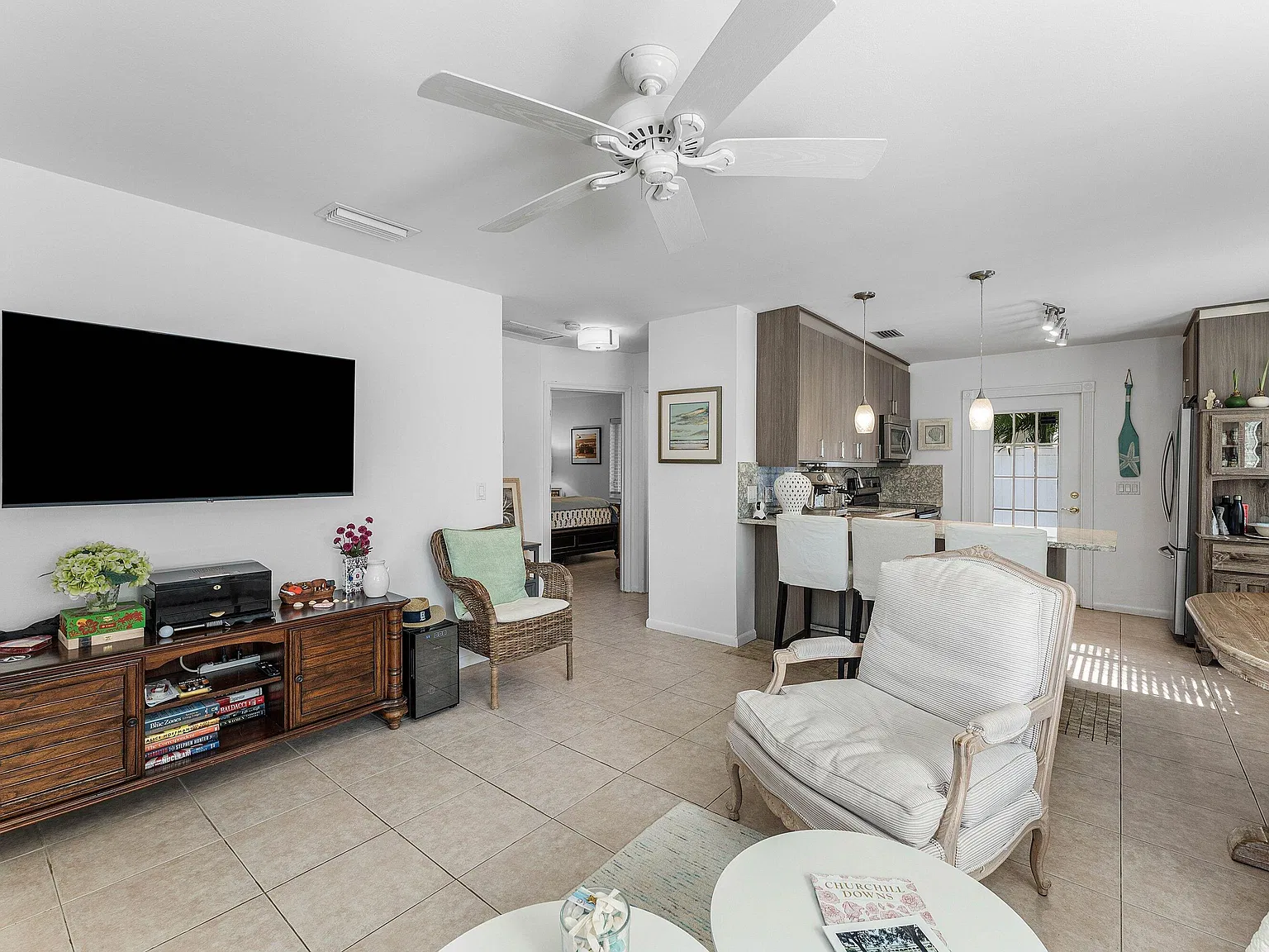 2 bed, 1.0 bath, 880 sqft, $8,000 — Photo 4