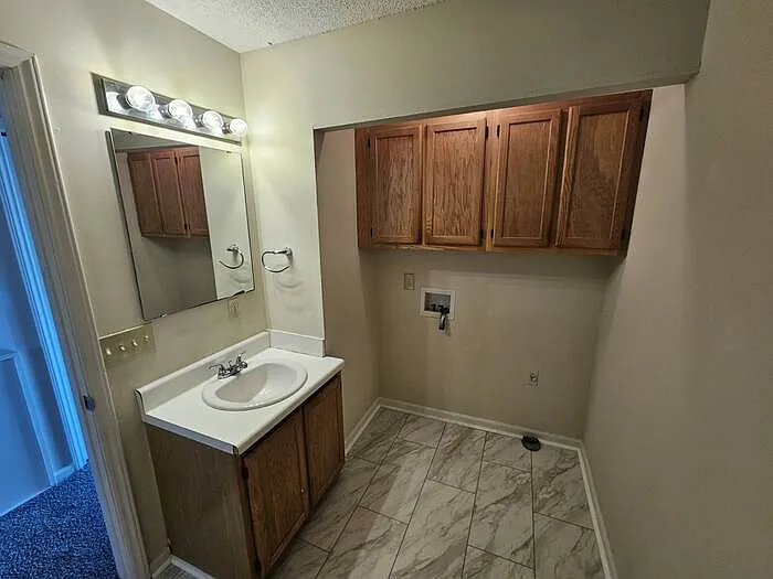 944 Glenn St #C3 — Photo 5