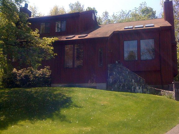 2nd image of 2 Pondview Ct
