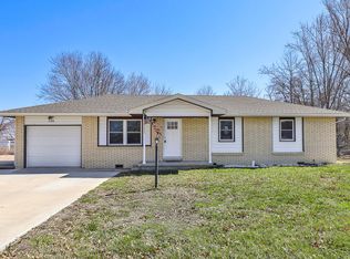 2104 Village Ln, Bolivar, MO 65613