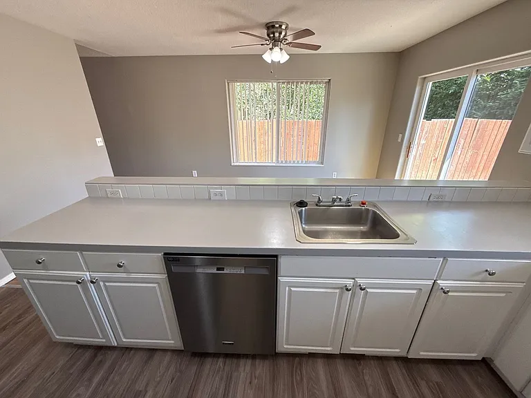 4312 Sacramento Ct NE — Photo 7