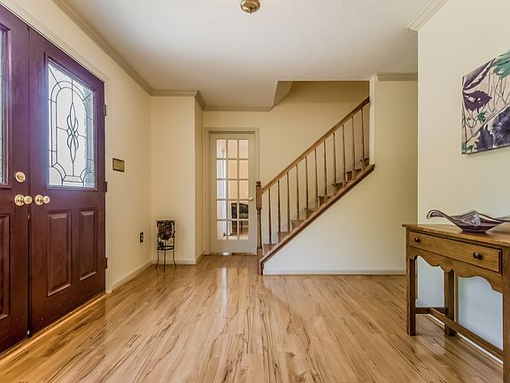 3rd image of 8809 Northern Spruce Ln