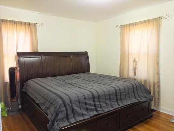 5th image of 1018 Cricklewood St SW
