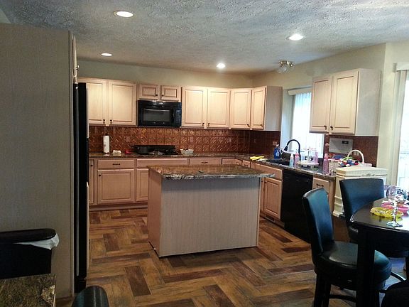Kitchen w/ Granite & Ceramic