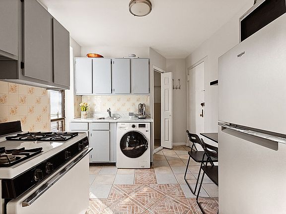 2nd image of 154 S 3rd St APT 32
