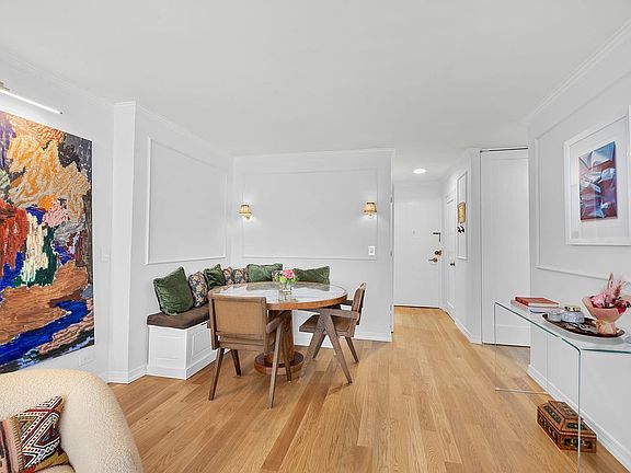 5th image of 27 E 65th St APT 8E
