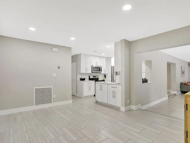 1035 NW 5th Ave — Photo 17