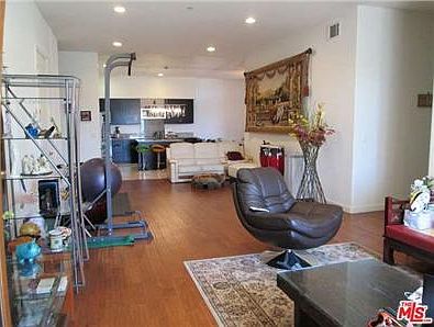 4th image of 401 N Serrano Ave #Penthouse 4