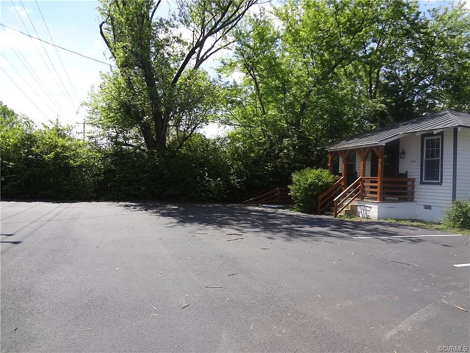 2nd image of 1544 River Rd W