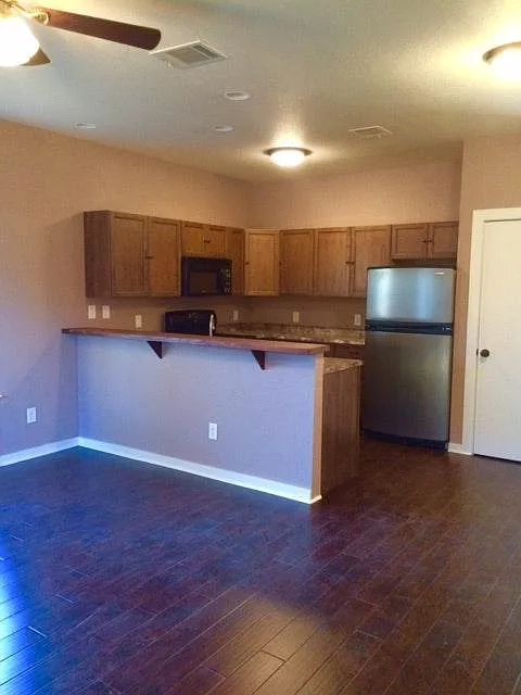 Building Photo - 1172 Oakgrove Ave #B