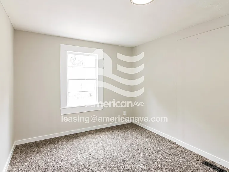 973524_011_bedroom_11.jpg