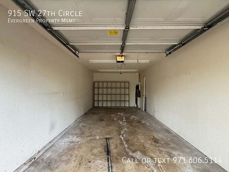 915 SW 27th Cir — Photo 22