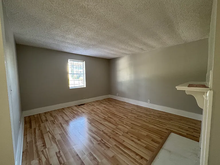 909 Lischey Ave — Photo 3