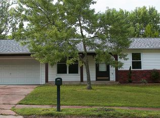 1407 Trails Dr, Fenton, MO 63026