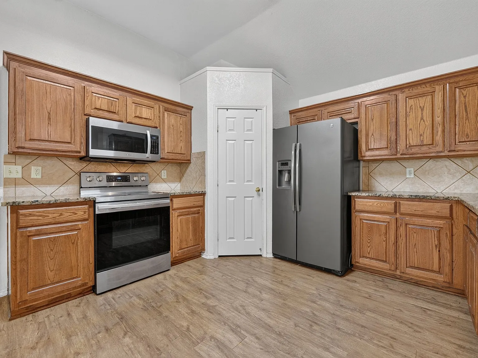 4 bed, 1950 sqft, $2,700 — Photo 4