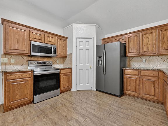 4th image of 803 E Alexander Ln