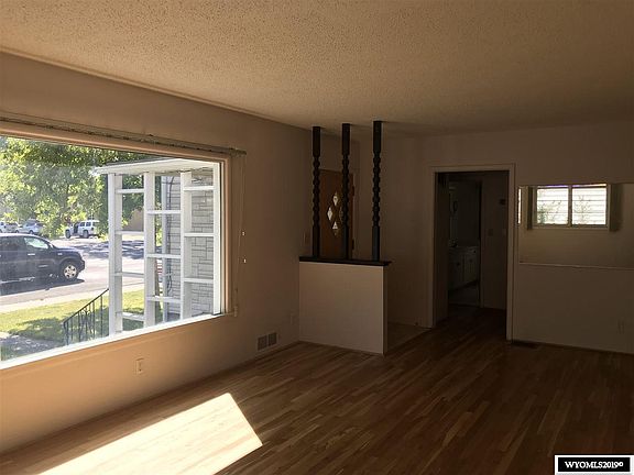 3rd image of 102 E Pershing Ave