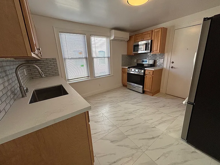 175 Washington Ave #3 — Photo 6