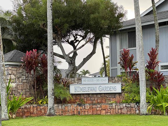 Kumelewai Gardens main entrance.