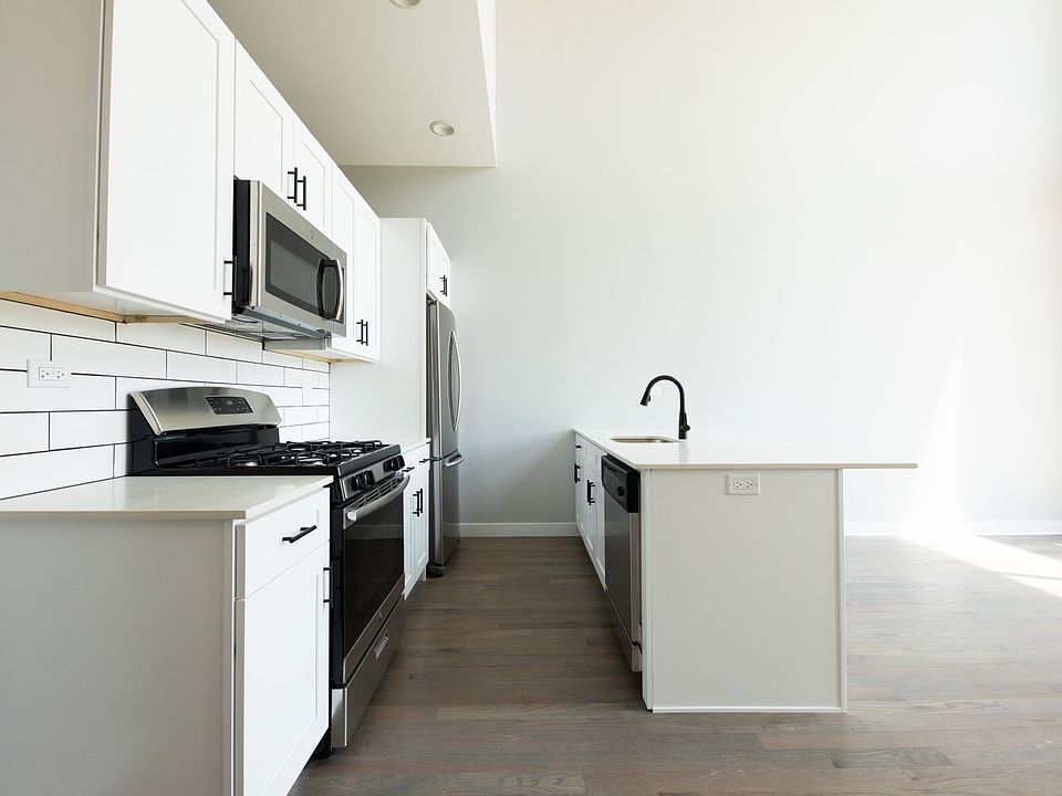 1st image of 1637 W Chicago Ave #205
