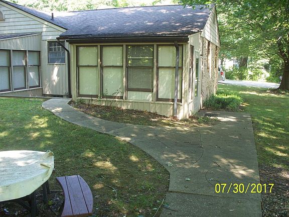 Sidewalk from drive to patio and front door