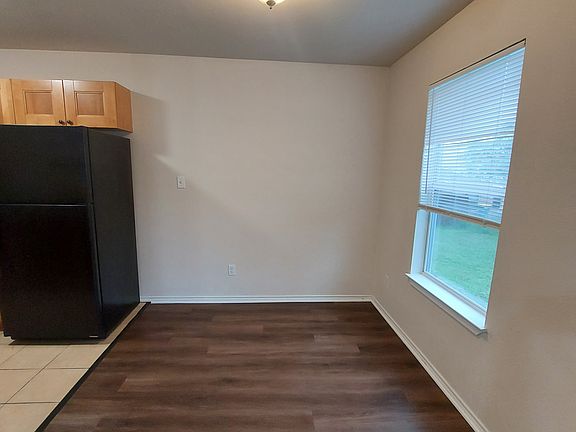 5th image of 1600 Claremont Cir #B