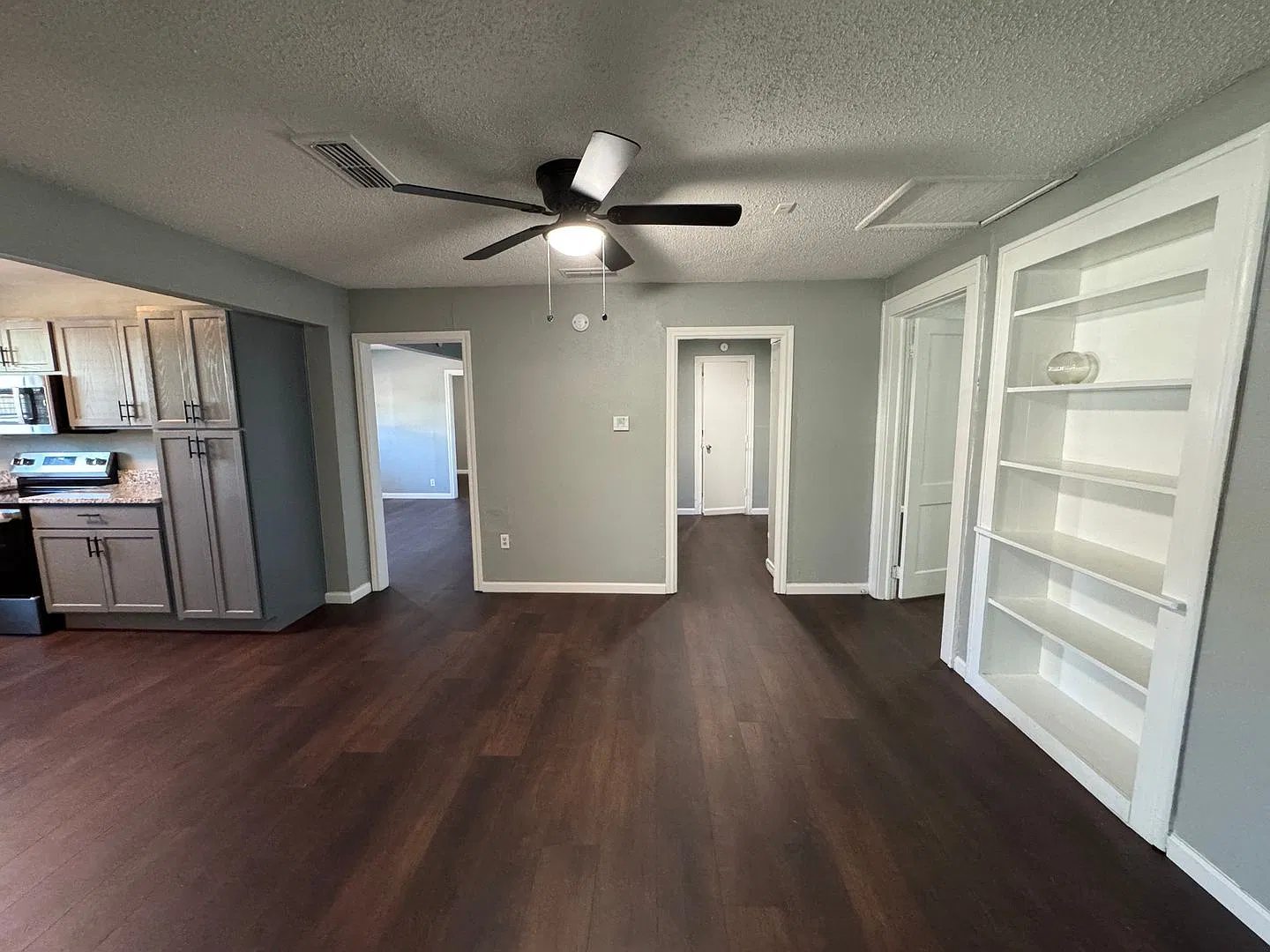 Large 4 Bedroom in Central Waco — Photo 4