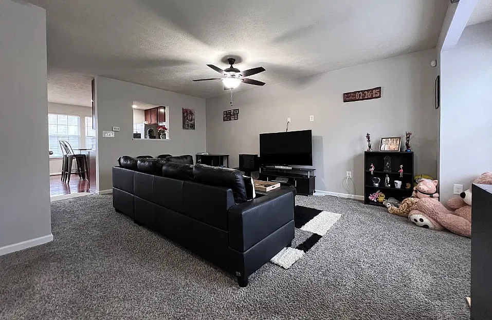 3 bed, 2200 sqft, $1,850 — Photo 2