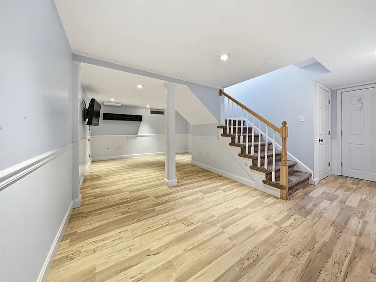 7 Sherborne Cir — Photo 23