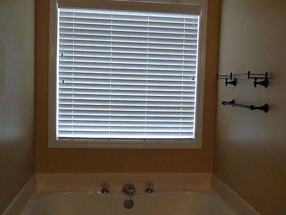 5th image of 306 Twelve Oaks Dr