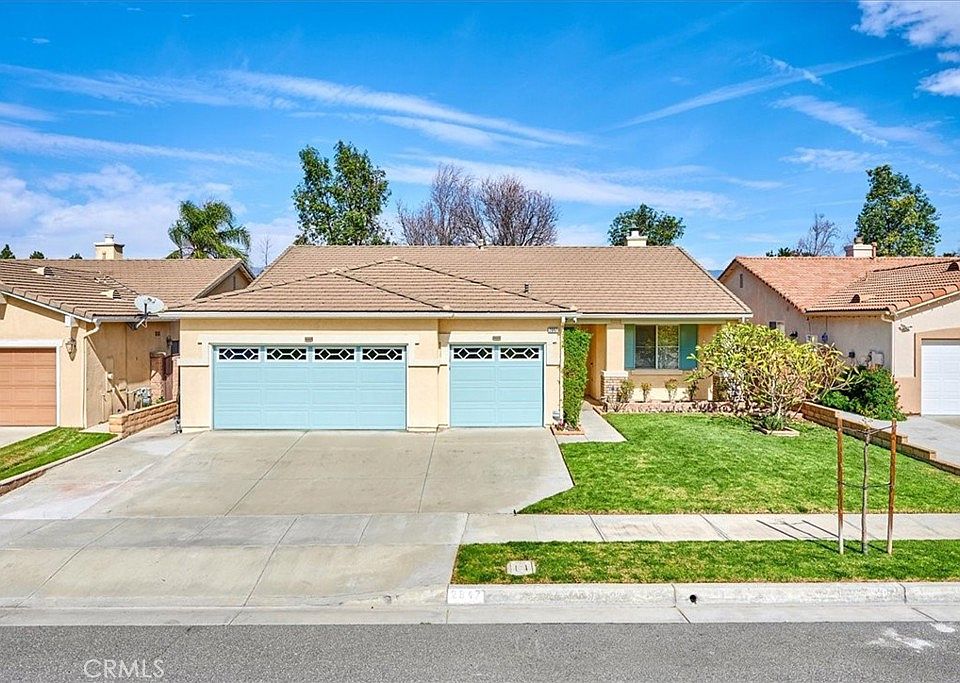 1st image of 2847 Thoroughbred St